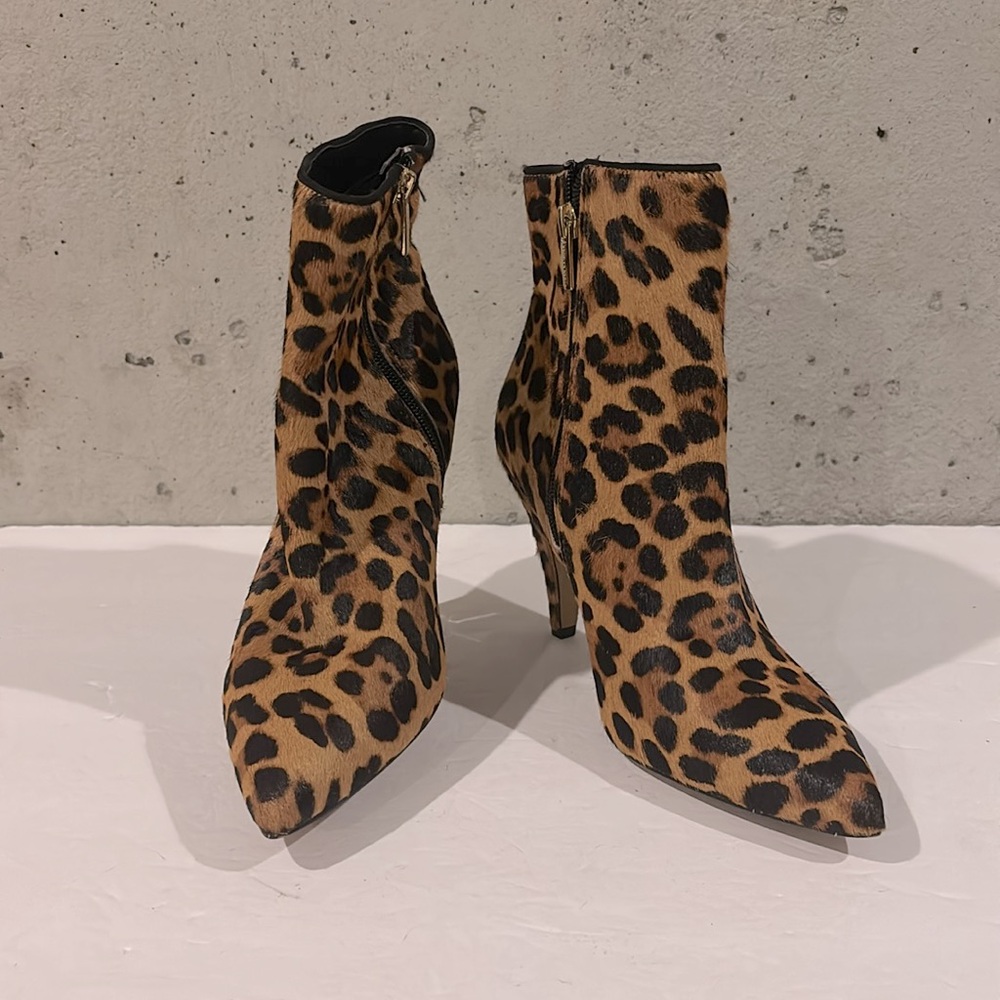 Vince Camuto Nandi 2 Calf Hair Leopard Print Pointed Toe Booties - Size 7.5 - Picture 2 of 10